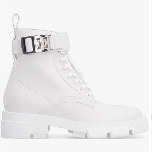 Givenchy - Picture 3 of 4